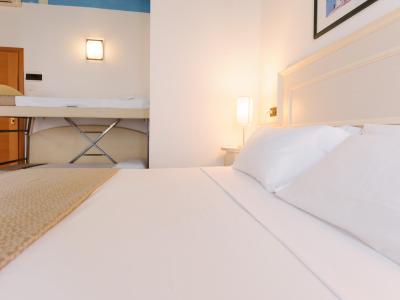 hotelfraipini it agosto-a-rimini-b-b-hotel-sul-mare-con-piscina 016